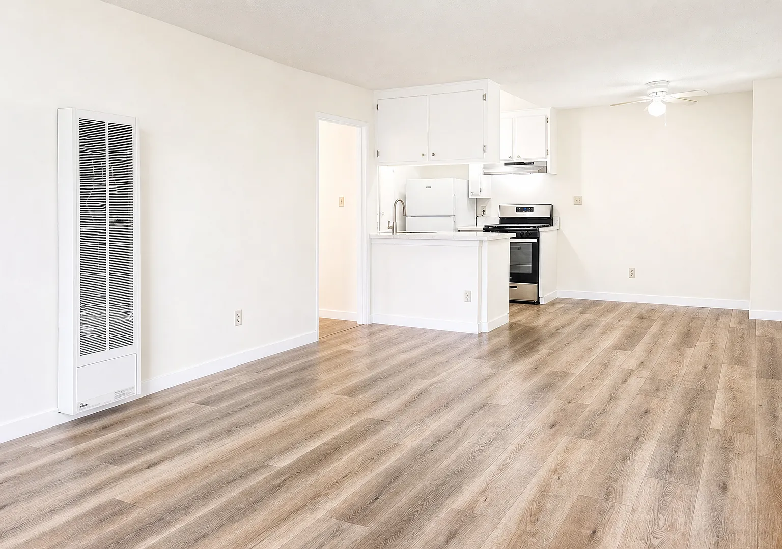 18521 Prairie St — Photo 1