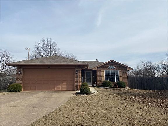 2nd image of 801 Peppertree Ct