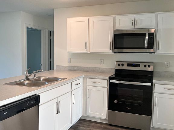 5th image of 2301 SE Surrey Place