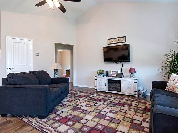 5th image of 183 Three Pines Circle