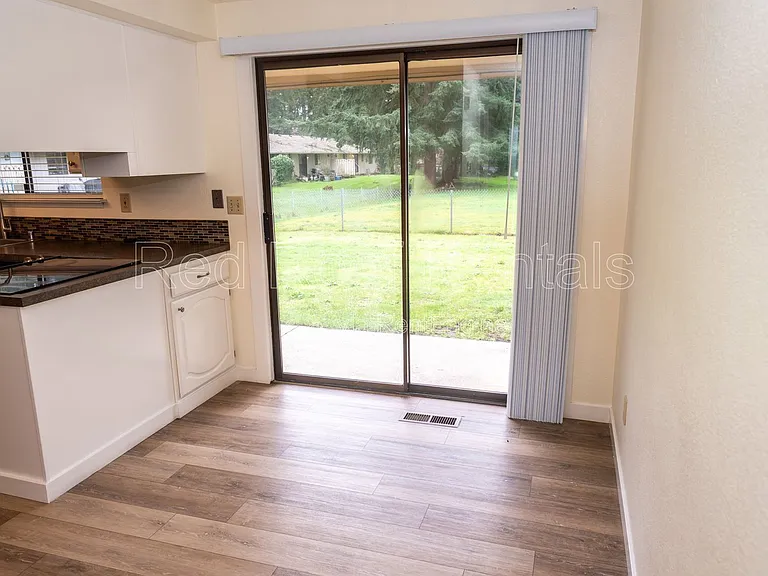 1418 Tule Lake Dr S — Photo 17