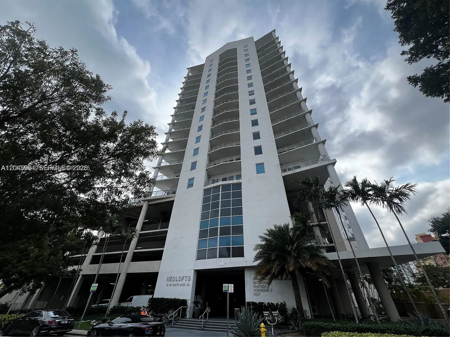 1 bed, 1.0 bath, 728 sqft, $2,450 — Photo 2