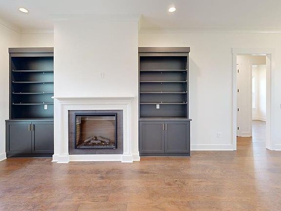 4th image of 143 Merion Blvd