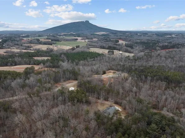 1096 Corner Rd, Pinnacle, NC 27043