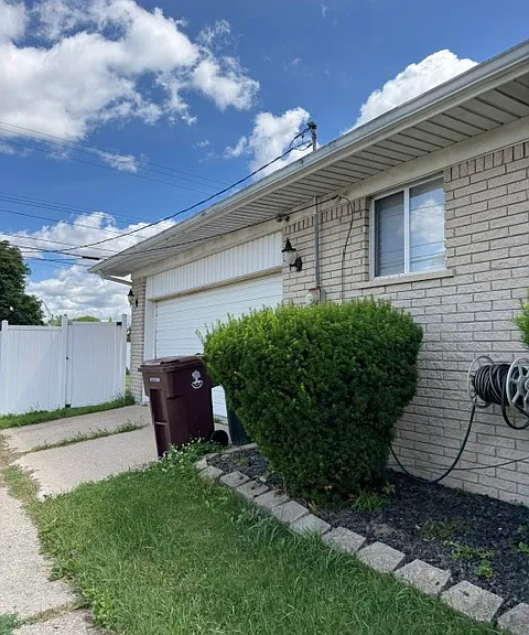 8609 Potomac Ave — Photo 2