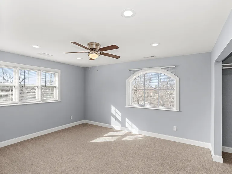 239 E Bledsoe St — Photo 40