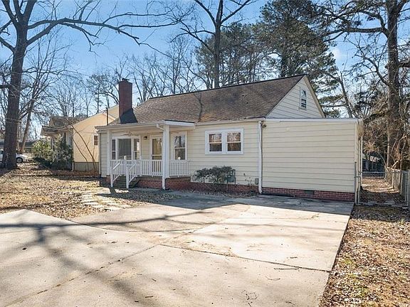 2nd image of 611 Briarwood Cir NW