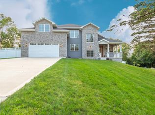 6N080 Papworth St, Roselle, IL 60172