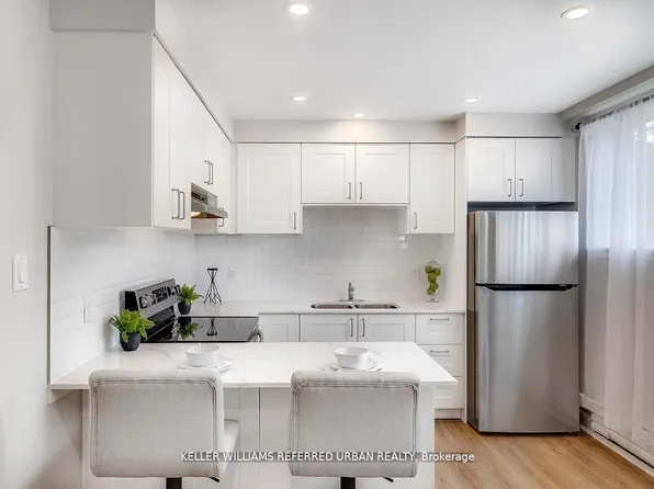 90 Portland St #6, Toronto, ON M8Y 1A7