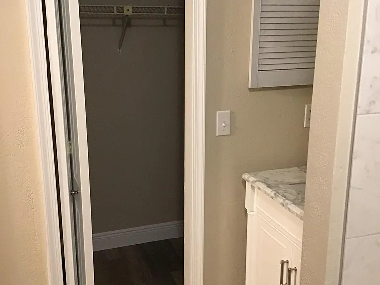 Closet off bath 2