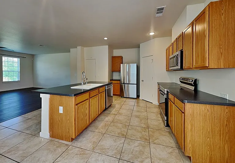 821 Jamie Dr — Photo 5