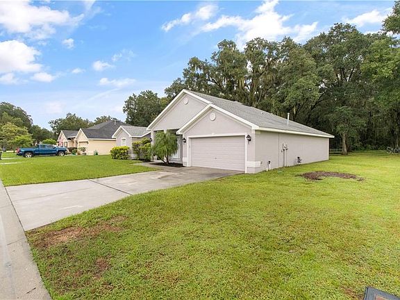 3rd image of 2975 Blackwater Oaks Dr