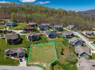 44 Foundry Ln, Hendersonville, NC 28792