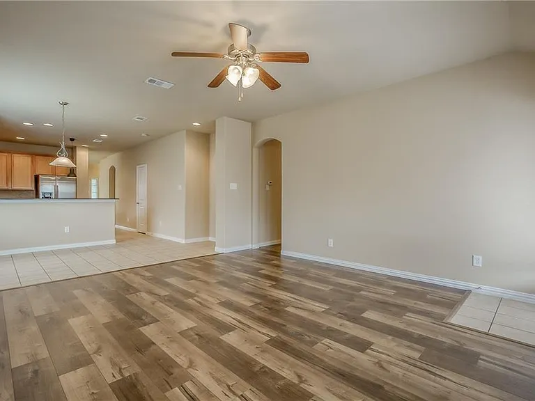817 Silvermoon Dr — Photo 5