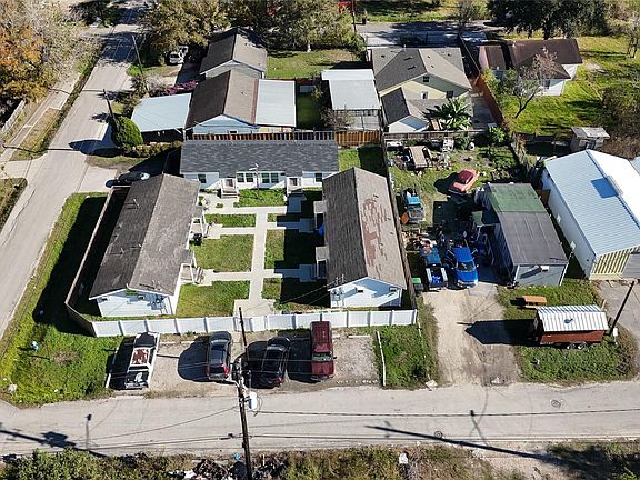 3rd image of 6901 Dumble St