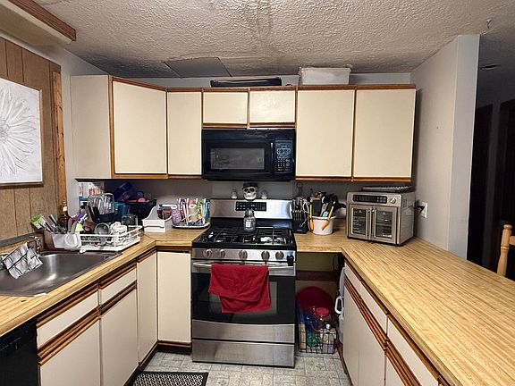 4th image of 390 Goodwin Road