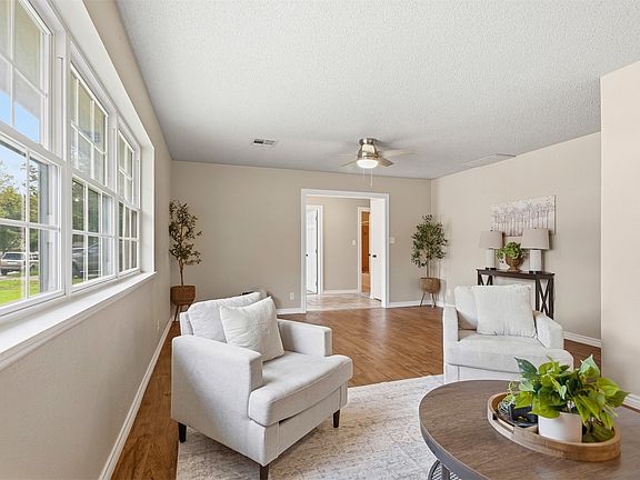 5th image of 809 Pershing Dr W