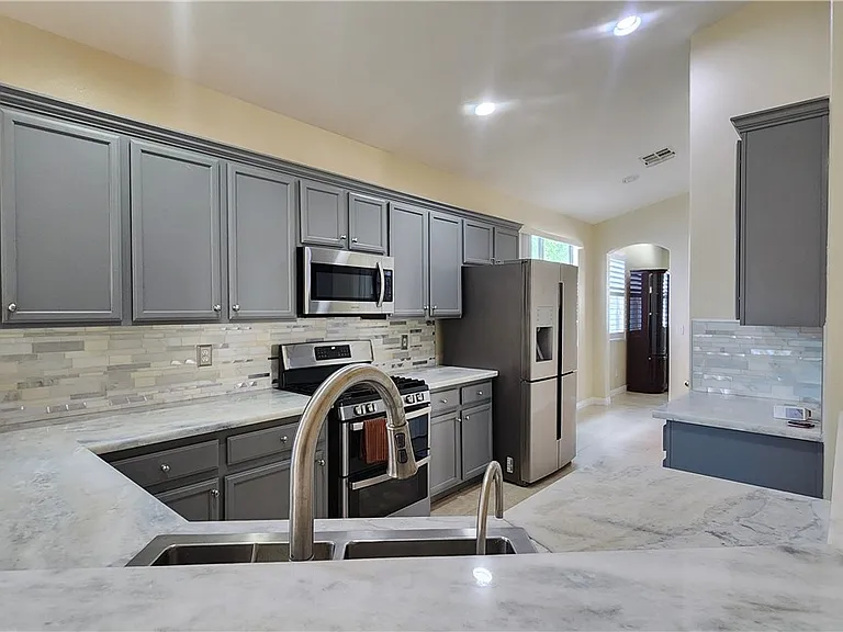 9709 Hawk Cliff Ave — Photo 11