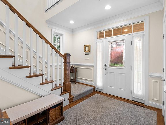 2nd image of 10105 Dickens Ave