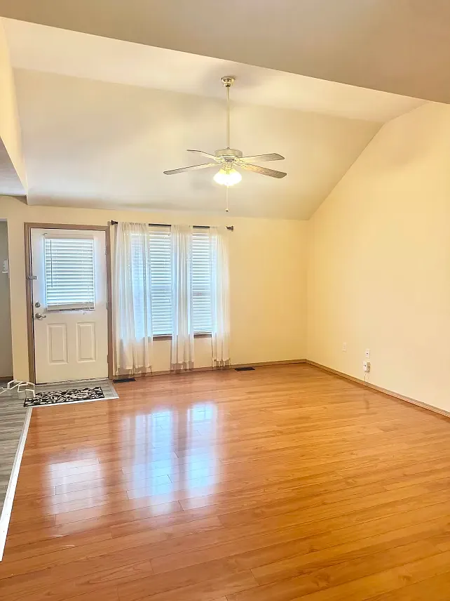 3 bed, 1351 sqft, $1,525 — Photo 4
