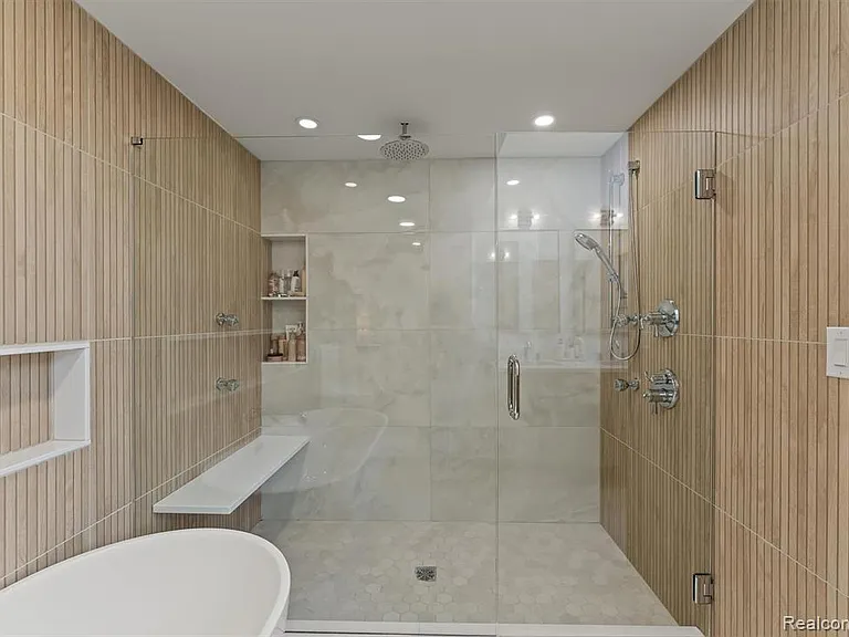 1935 Hillwood Dr — Photo 26