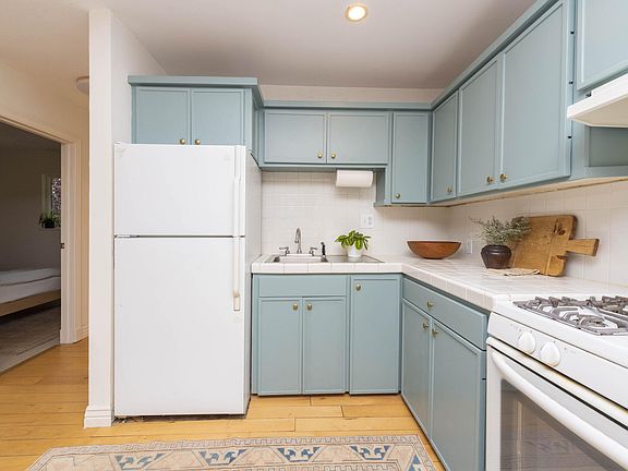 4th image of 228 Aspen Dr #202