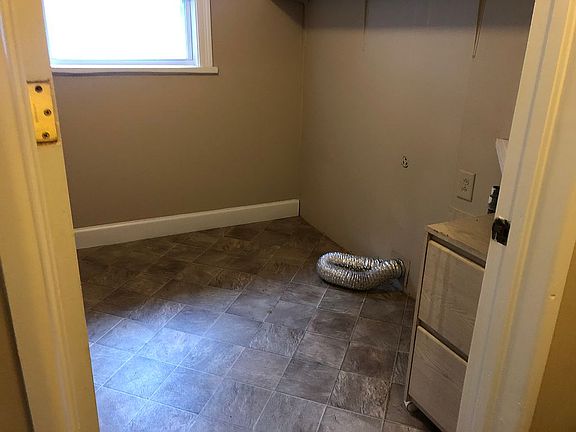 4th image of 224 E Park Ave