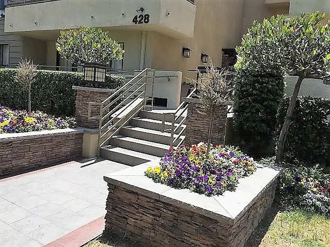 428 Hawthorne St — Photo 3