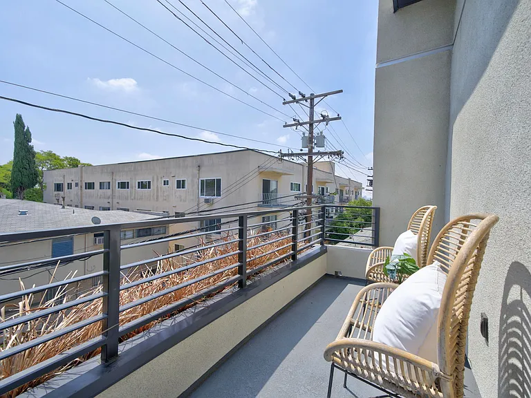 1204 S Orange Grove Ave — Photo 26