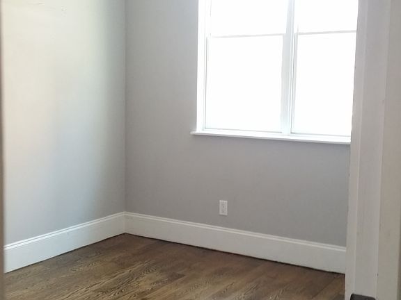 3rd image of 220 Walworth St APT 1