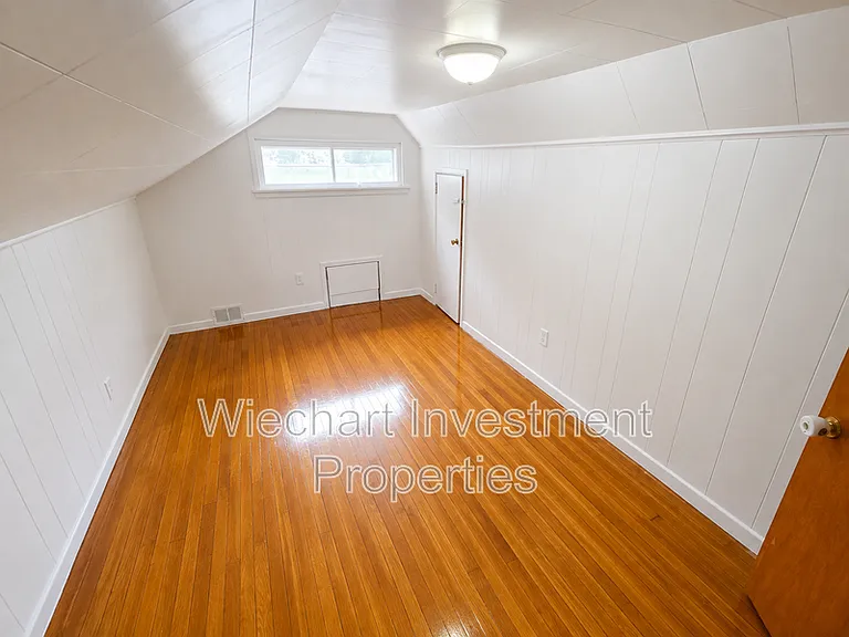 136 E Edwards St — Photo 7