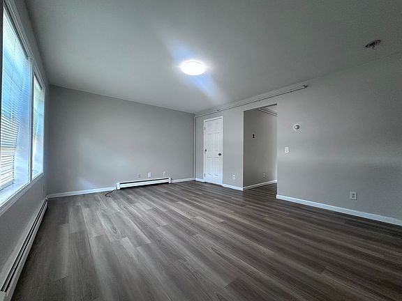 3rd image of 211 S Main St #5