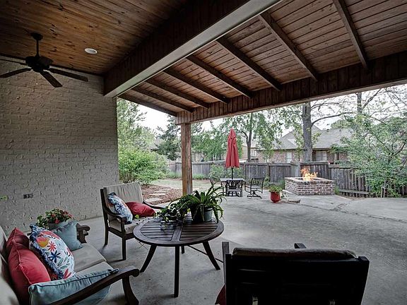 5th image of 404 Saint Ives Dr