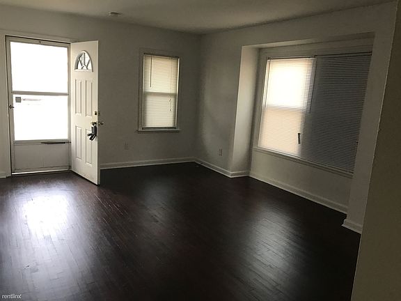 915 W. Mt Hope Ave Living Room