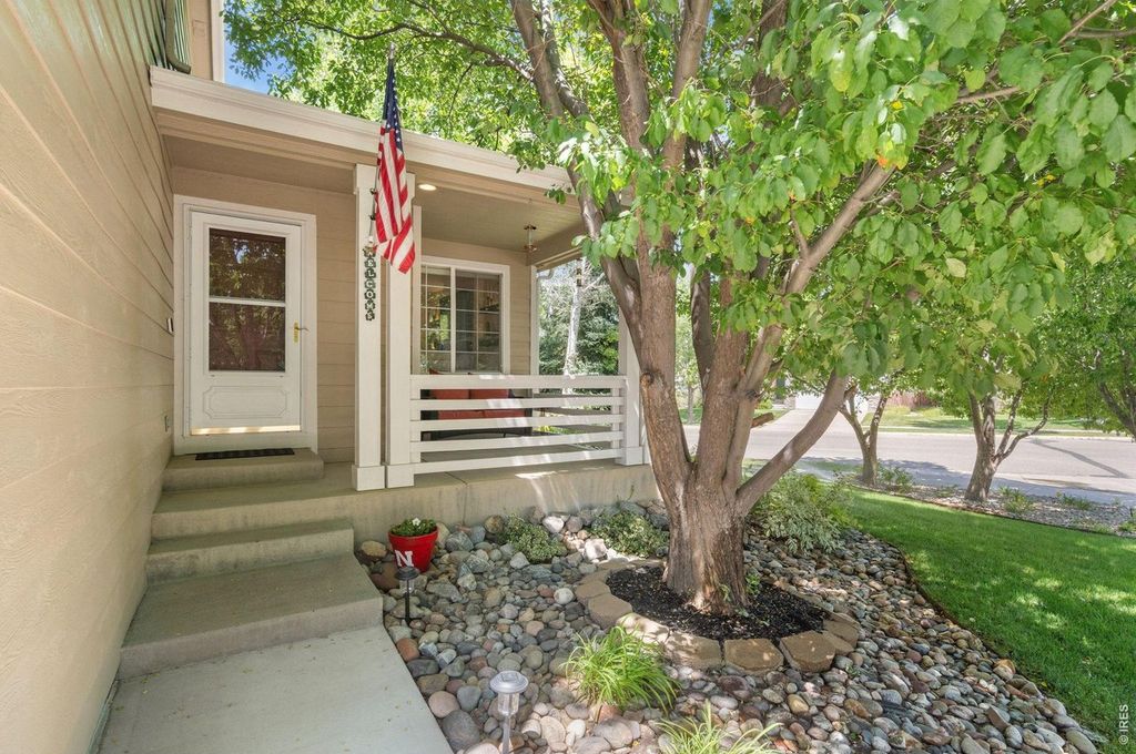 1890 Twin Lakes Cir
