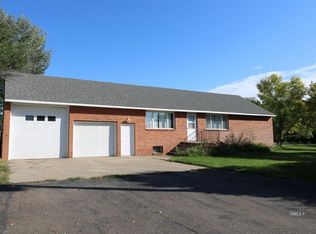 702 Highland Park Rd, Glendive, MT 59330