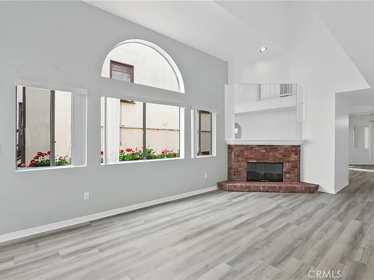 1052 Belmont Ave #B — Photo 3