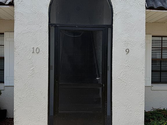 2nd image of 600 N Grove St #10