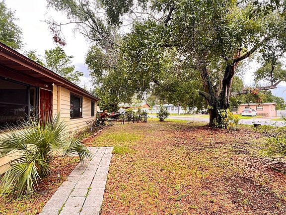 3rd image of 1100 Santa Anita St