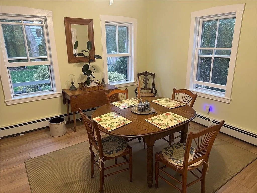3 bed, 1.0 bath, 800 sqft, $3,200 — Photo 3