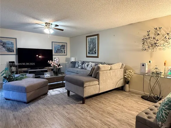 7831 Tam Oshanter Blvd, North Lauderdale, FL 33068