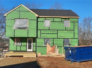 32 Prospect St, Putnam, CT 06260