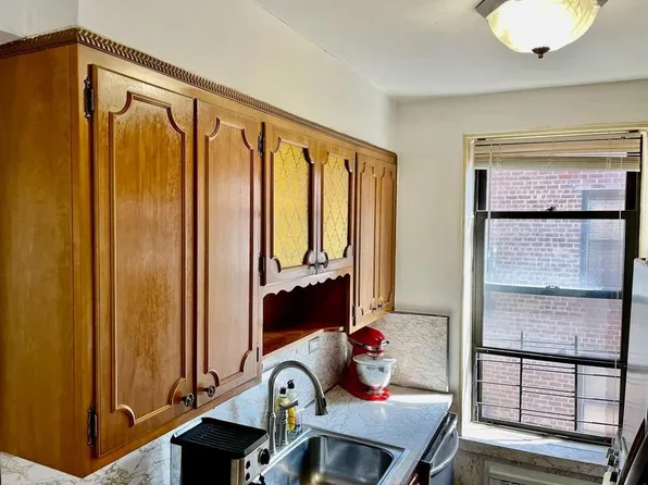 83-75 Woodhaven Boulevard image 8 of 11