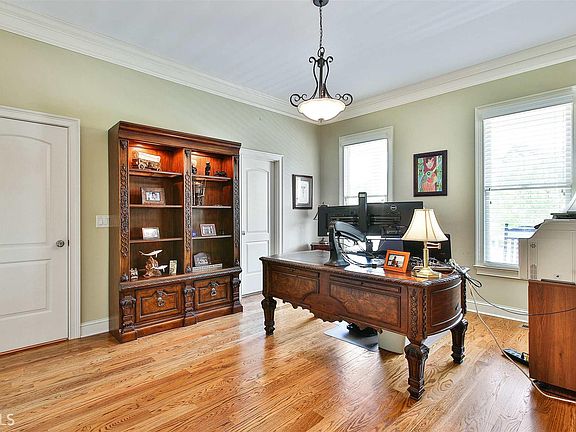 5th image of 345 Highgrove Dr