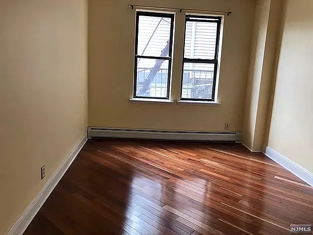 1 bed, 692 sqft, $2,395 — Photo 3