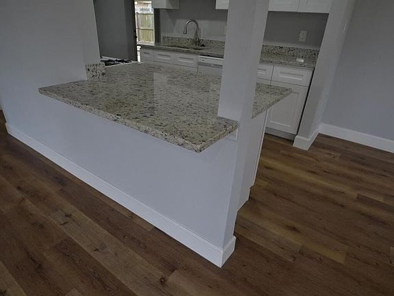 4th image of 803 Briarwood Dr