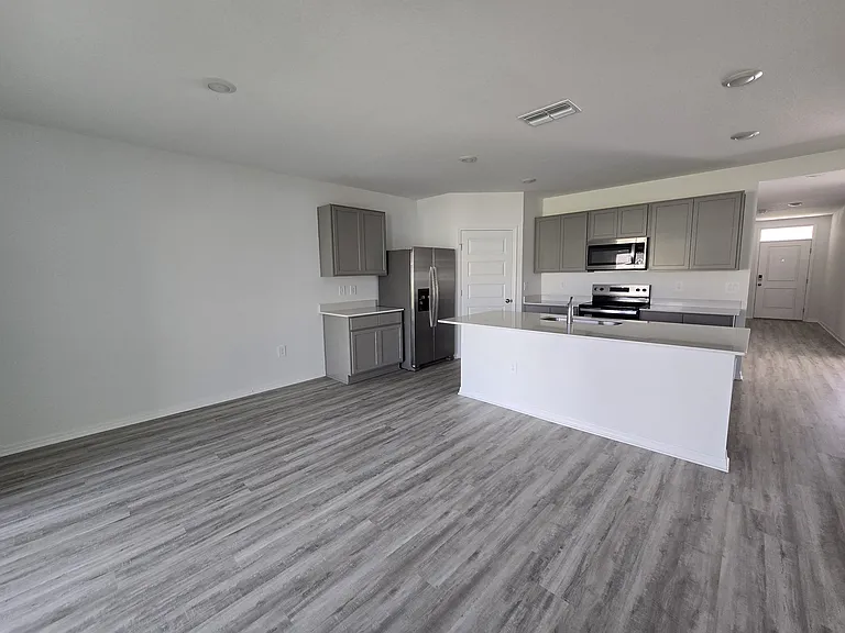 231 Taylor Groves St — Photo 5