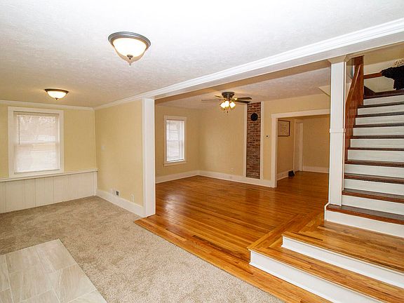 3rd image of 105 W 1st St