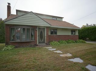 18 Lakeview Rd, Hinsdale, MA 01235