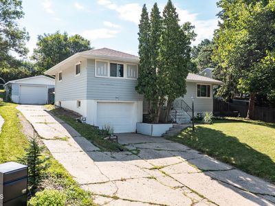 831 Crescent Ln, Bismarck, ND, 58501